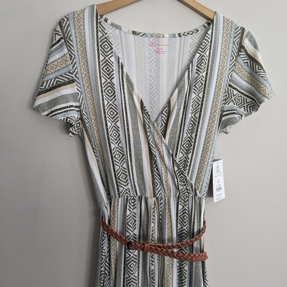 🆕Sage green boho/aztec pattern, green,black,&white w/ belt, women's medium - Picture 5 of 8